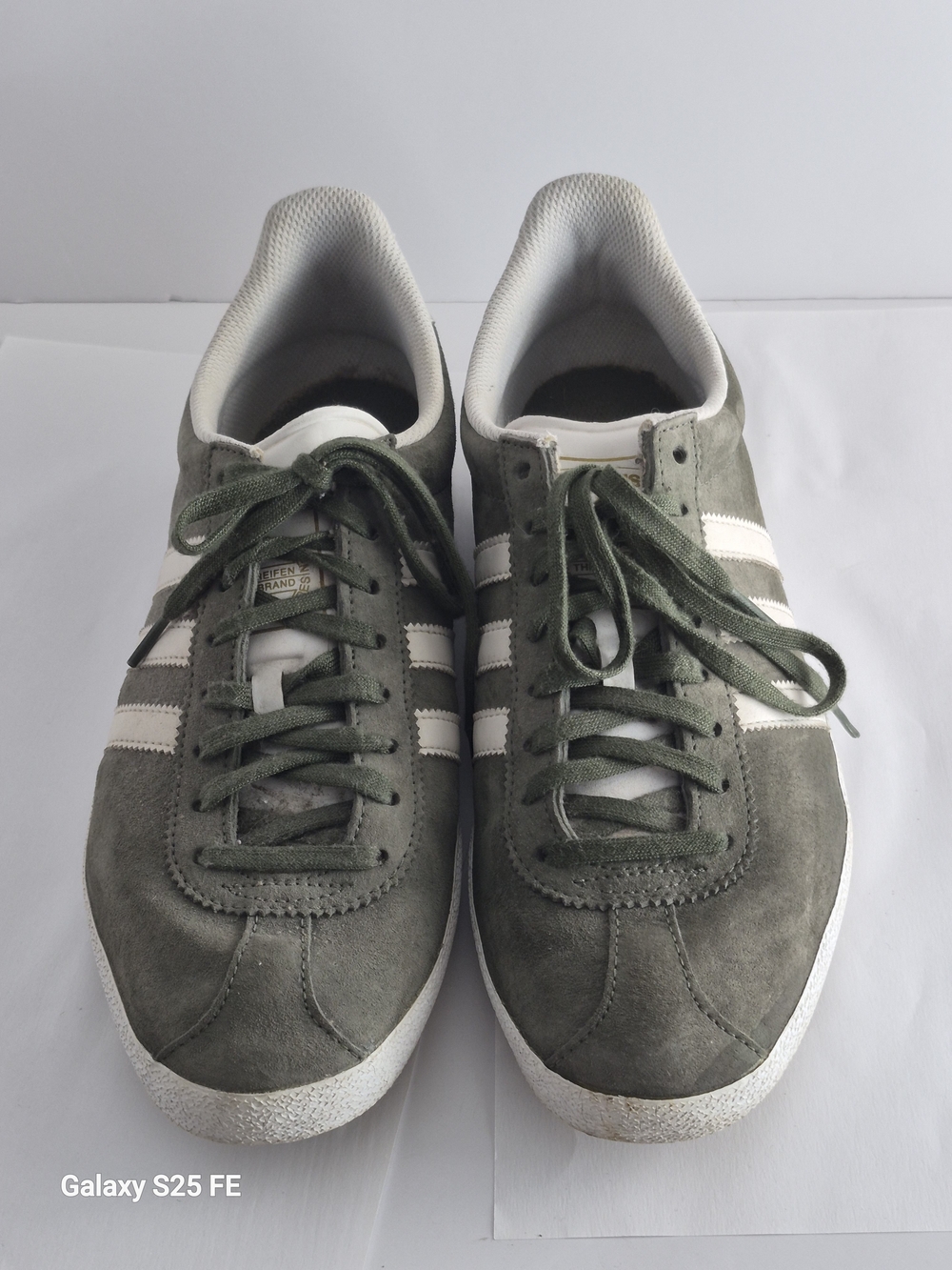 Low-Top Suede Upper Olive Green Sneakers